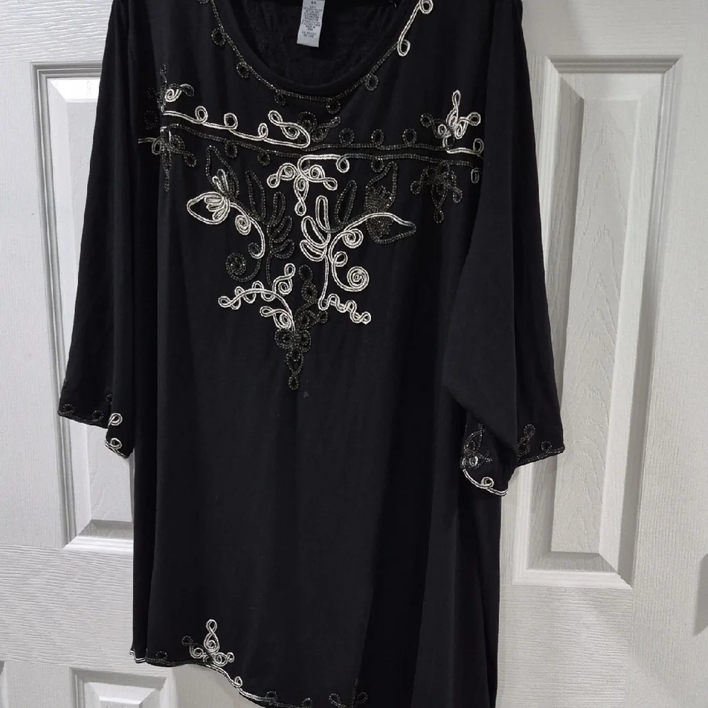Catherines Black Tunic with Elegant Embroidery - Picture 3 of 4